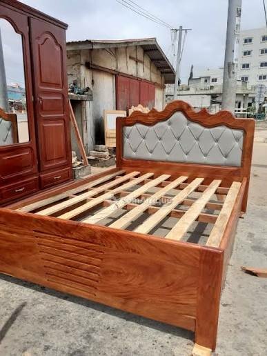 Lit Double en Bois avec Tête Rembourrée