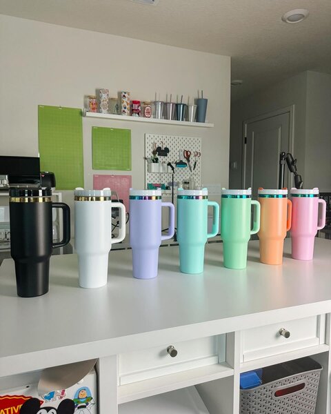 Tasses à café isothermes avec poignée