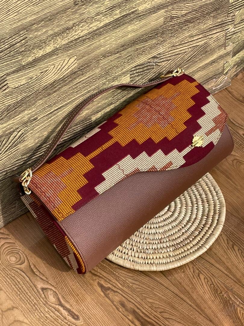 Pochette ethnique en cuir