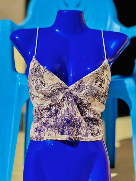 Haut en satin floral