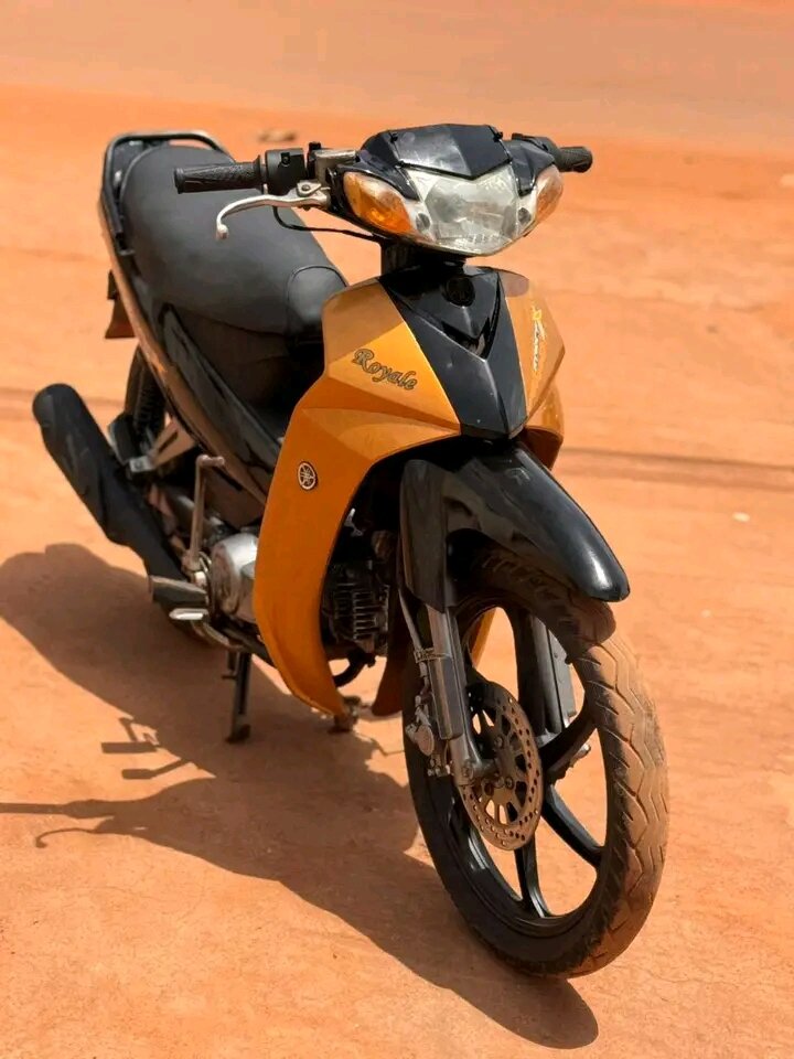 Moto urbaine élégante et fiable