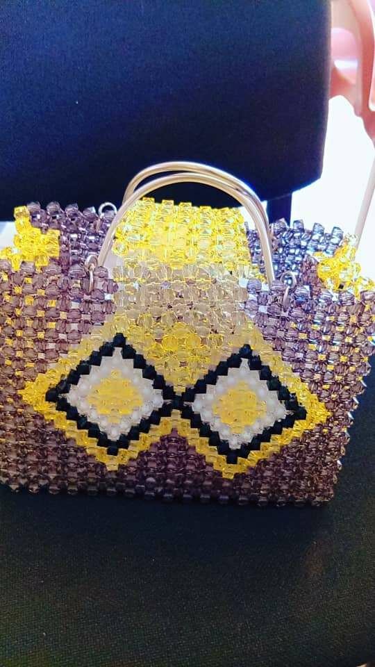 Sac à main perlé élégant