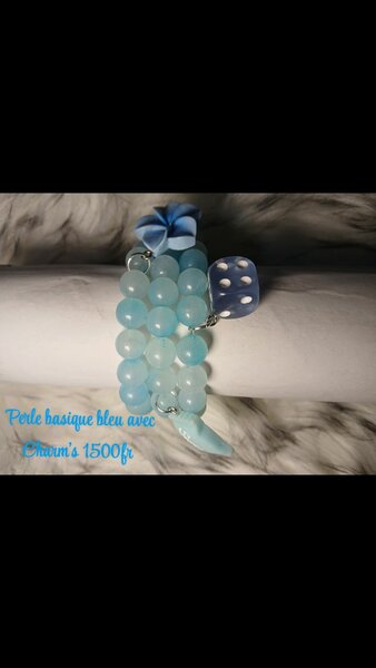 Bracelet perles bleues charm