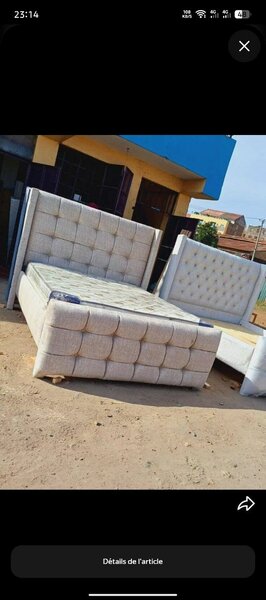 Lit capitonné élégant