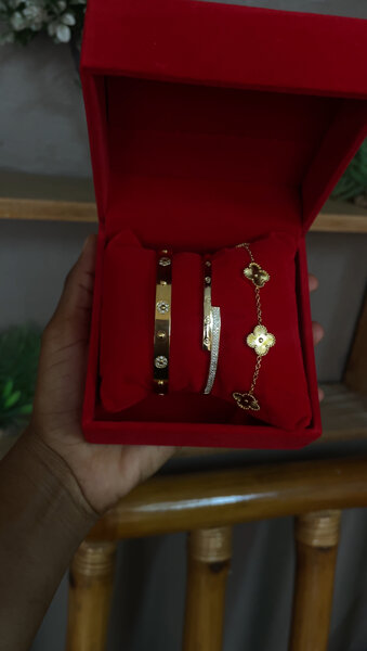 Ensemble de bracelets cartier