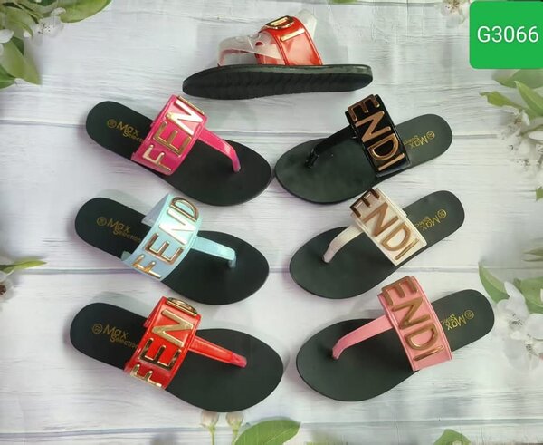 Tongs en cuir élégant Fendi