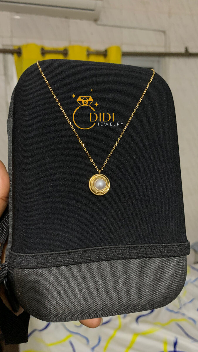 Collier en or avec pendentif