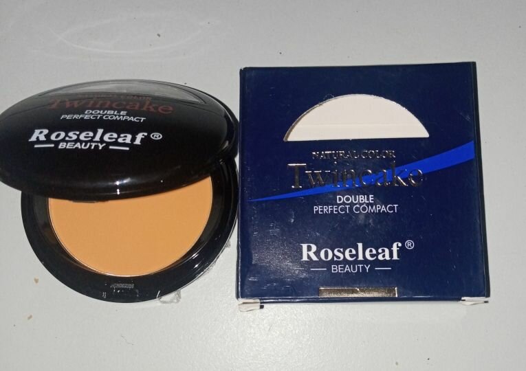 Rosaleaf Poudre Compacte Double