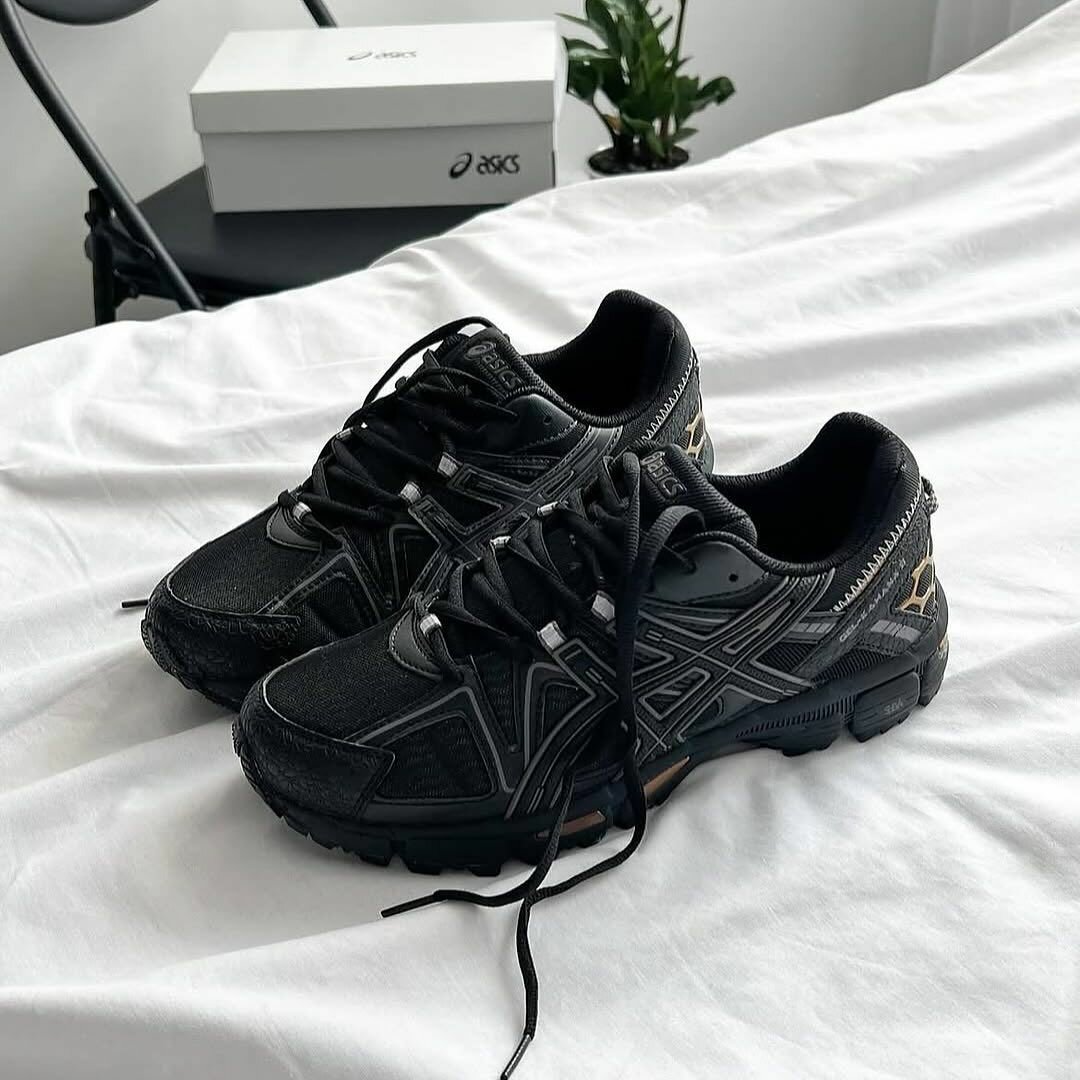 Chaussures ASICS noires élégantes