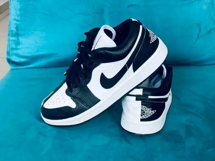 Baskets noires et blanches tendance