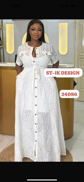 Robe longue brodée élégante