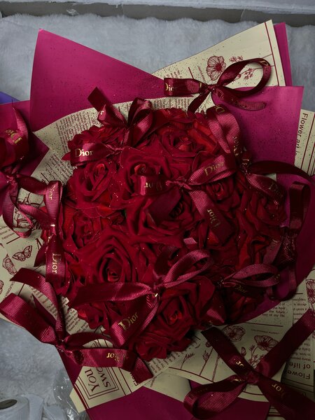 Bouquet de Roses Rouges Dior
