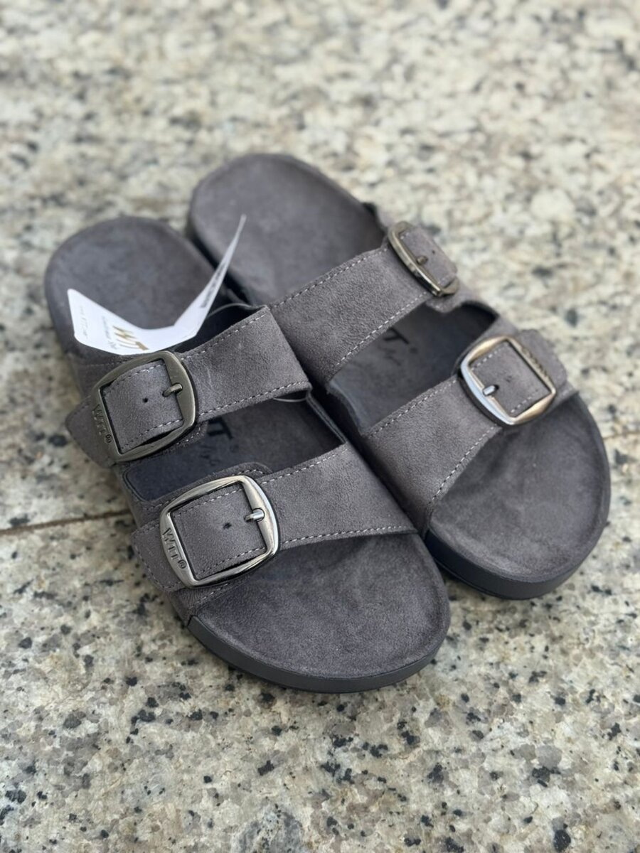 Sandales en daim à boucles