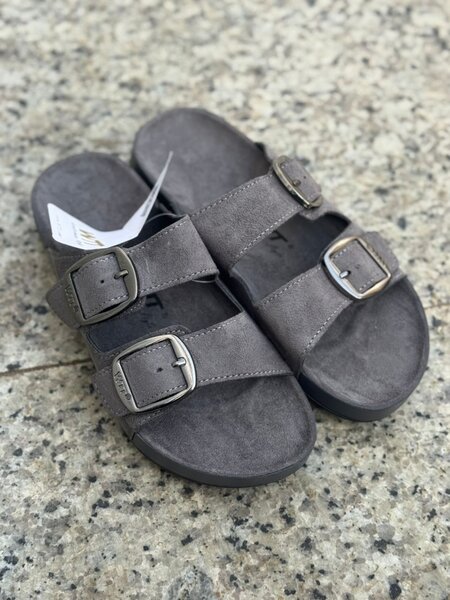 Sandales en daim à boucles