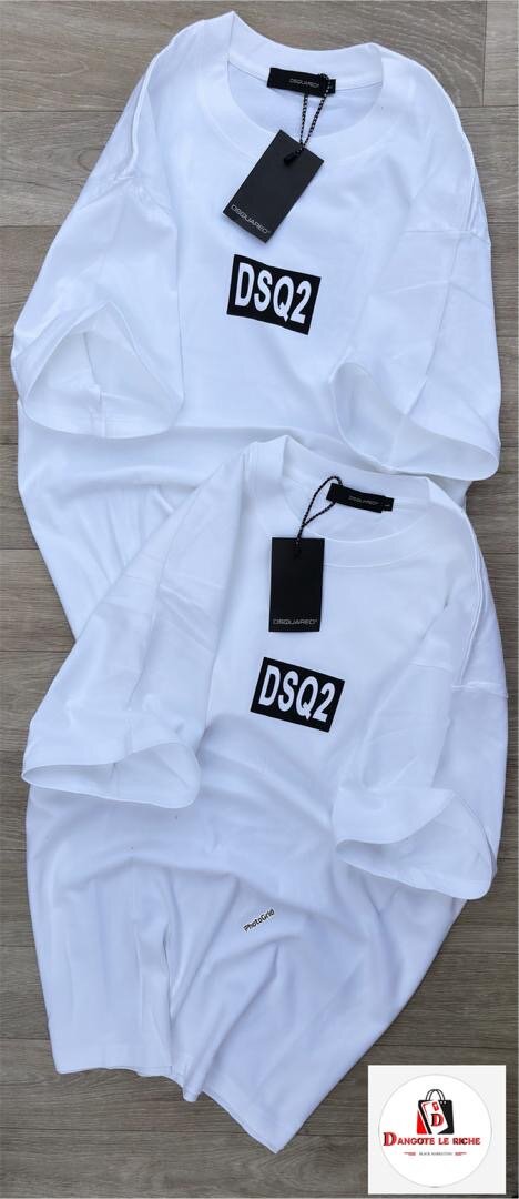 T-shirts rouges et blancs stylés