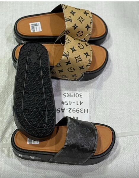 Claquettes confort motif tendance