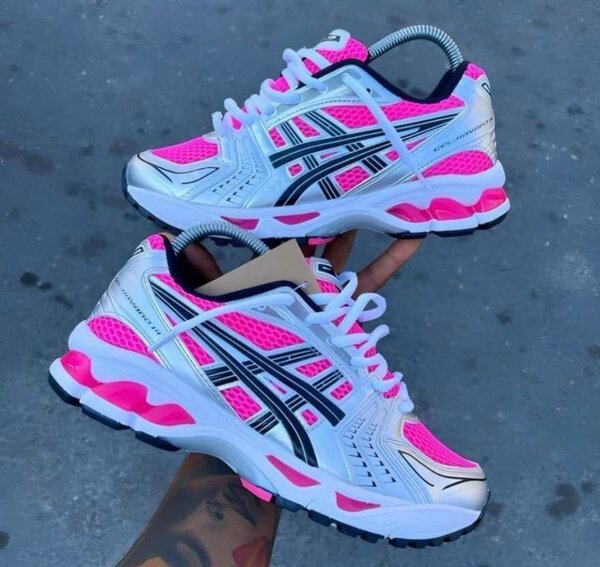 Baskets running femme flashy