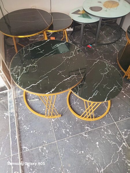 Tables basses en marbre