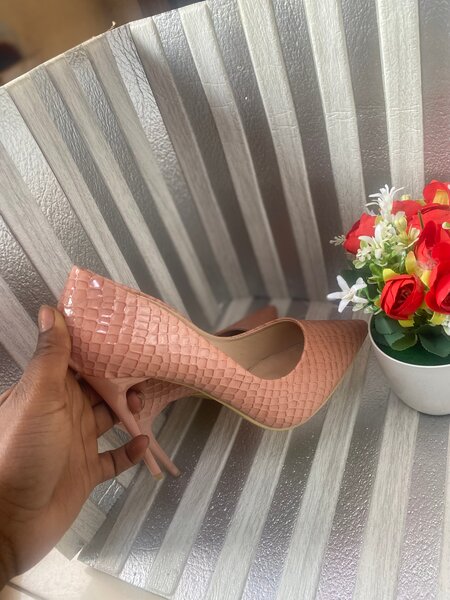 Escarpins en cuir rose chic