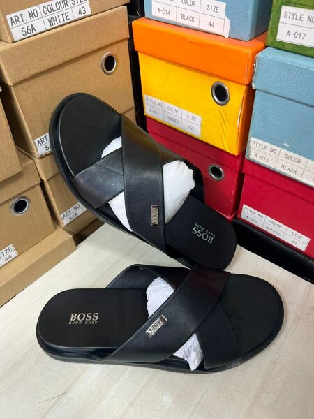 Sandales en cuir noir élégantes