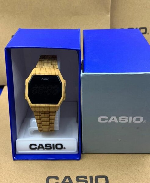 Montre numérique rétro Casio