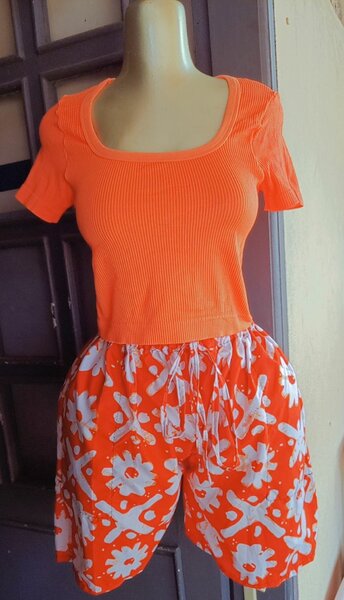 Ensemble orange et blanc pour femme