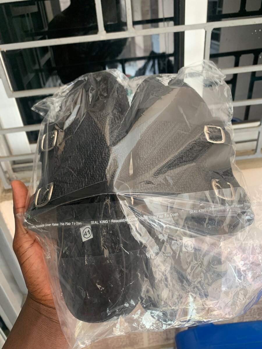 Sandales noires ajustables