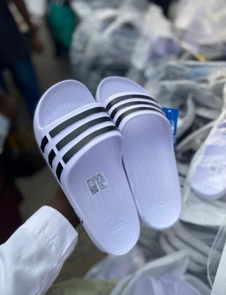 Claquettes de sport rayées