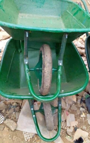 Brouette robuste en acier