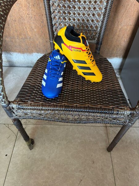 Chaussures de football colorées