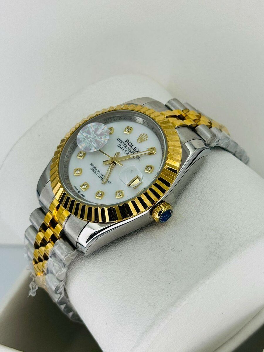 Montre de luxe en acier