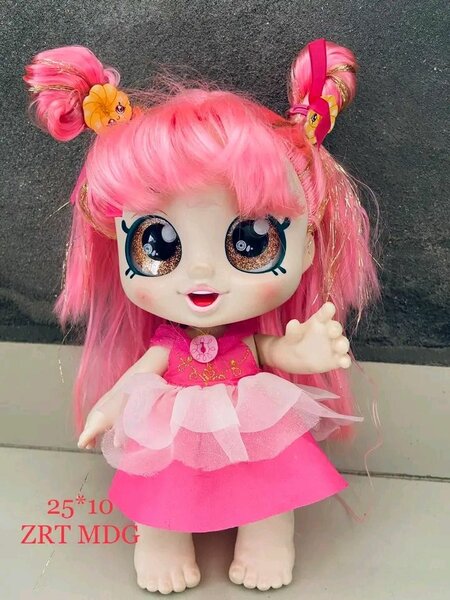 Poupée mannequin rose avec cheveux longs