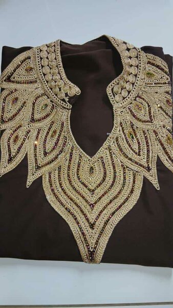 Robe longue brodée élégante