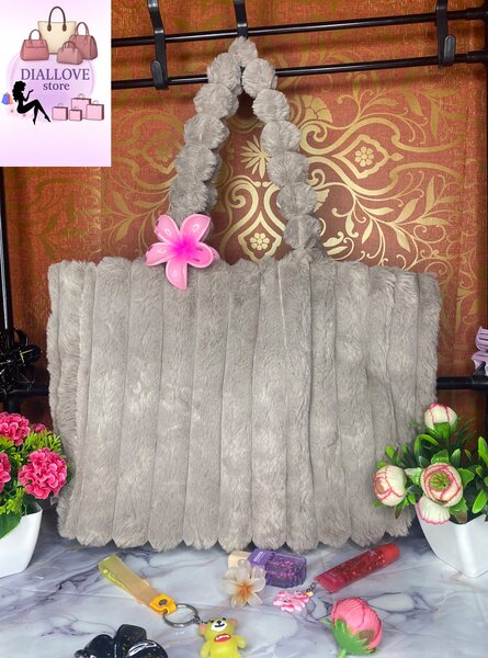 Sac fourrure coloré chic