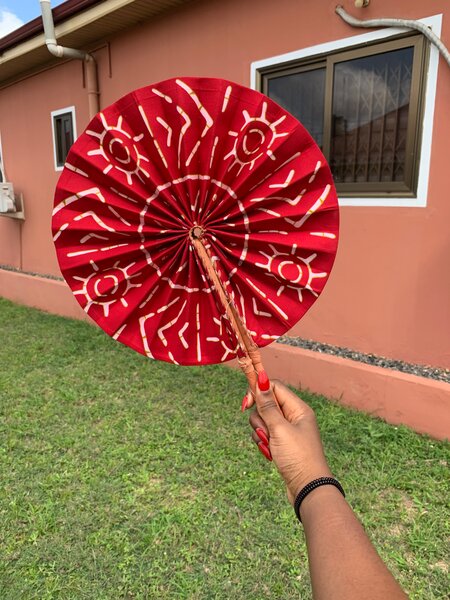 Éventail pliant africain coloré