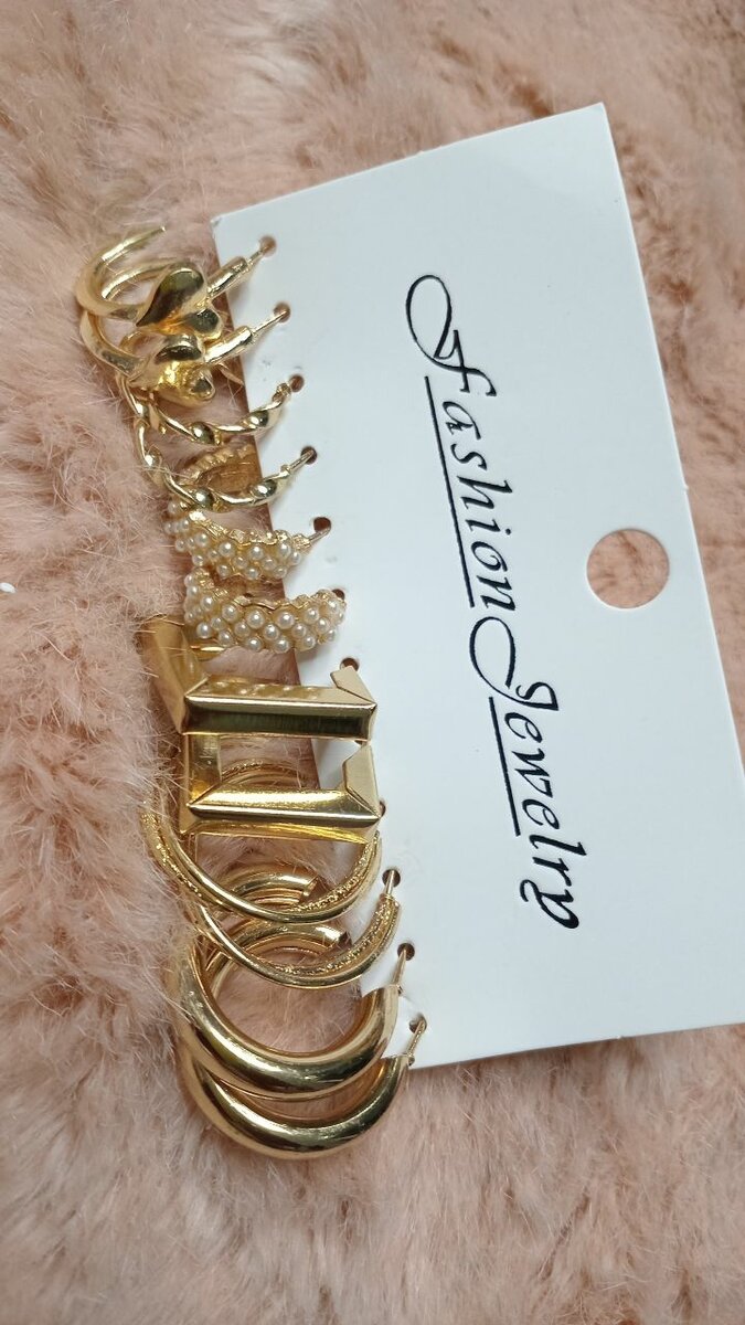 Lot de boucles d'oreilles dorées