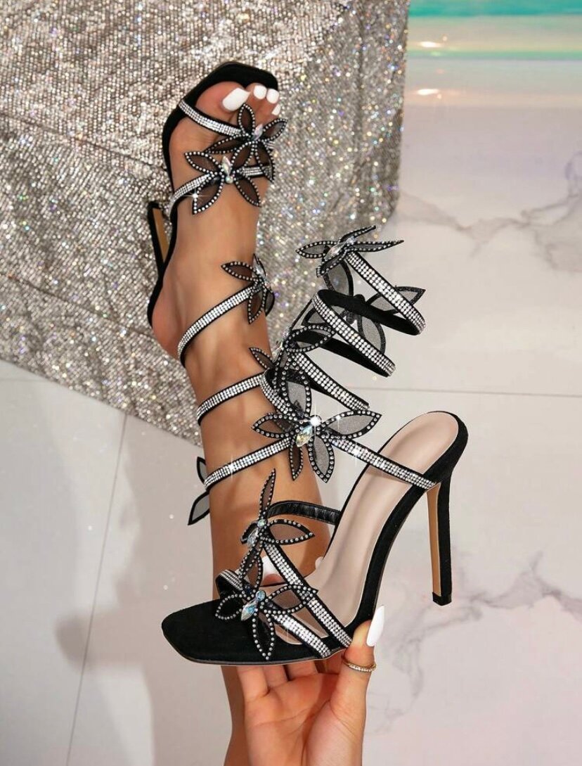 Sandales à talons fleuries