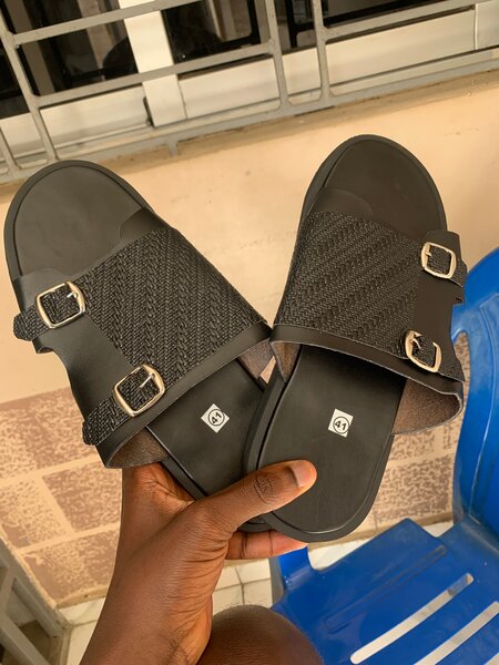 Sandales noires ajustables