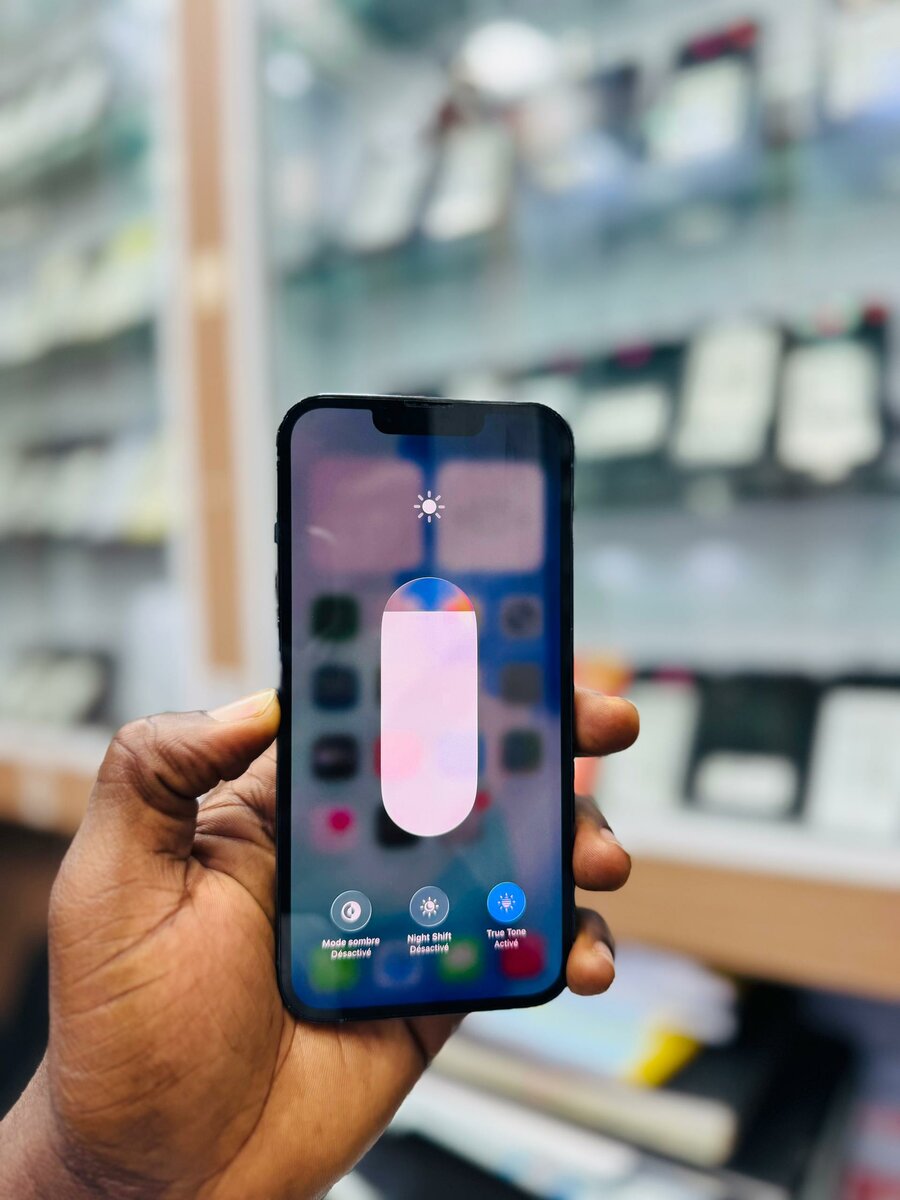 13 pro 128Go tout est dorigin