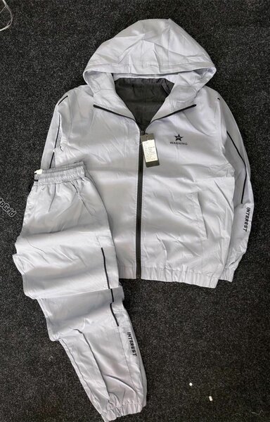 Ensemble de survêtement moderne