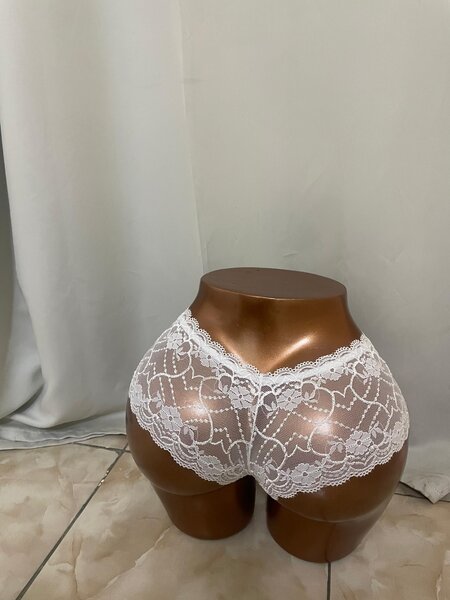 Culotte en dentelle blanche