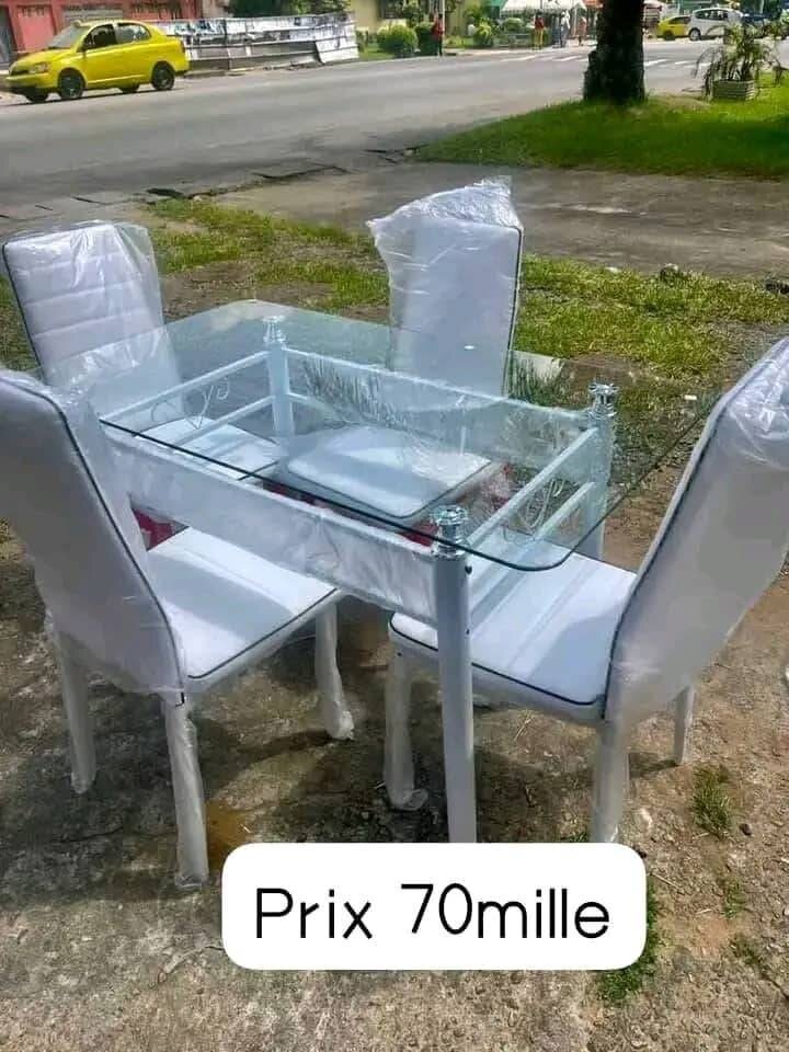 Table à manger moderne