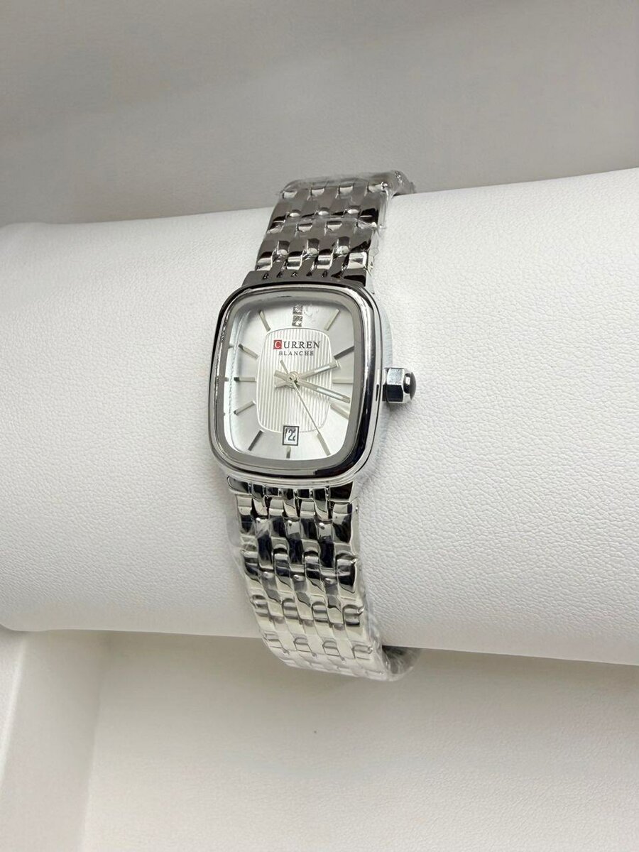 Montre Carrée Élégante Femme