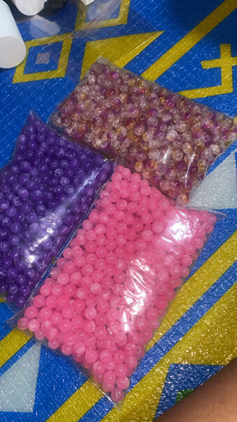 Perles colorées pour loisirs créatifs