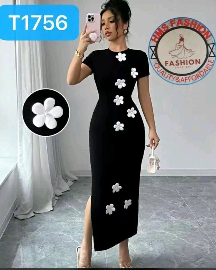 Robe longue noire à fleurs
