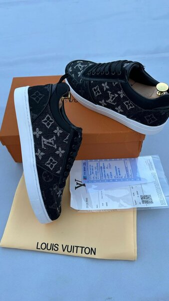 Sneakers noirs Louis Vuitton