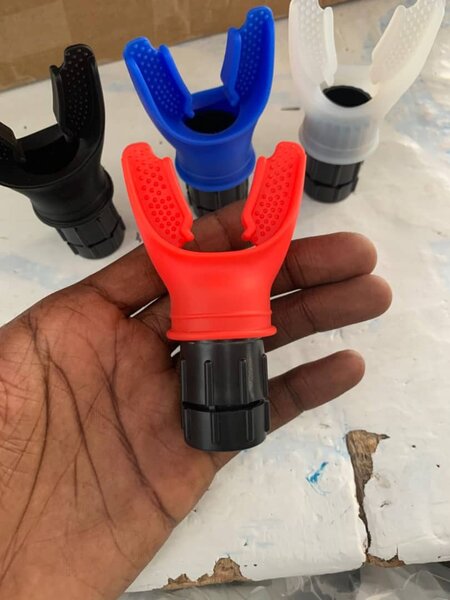 Embouchure de plongée colorée