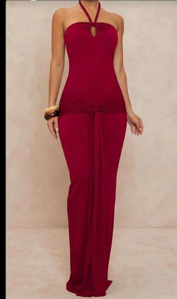 Robe longue rouge élégante