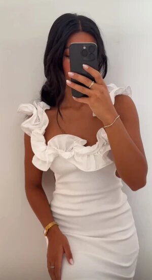 Robe Blanche à Volants Élégante