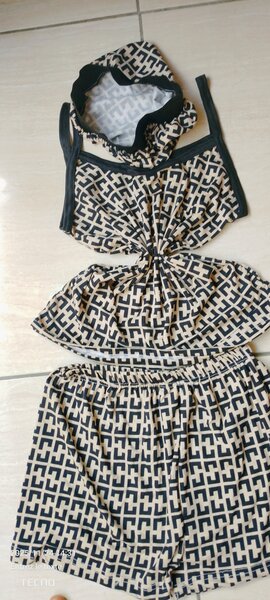 Ensemble bikini avec cagoule